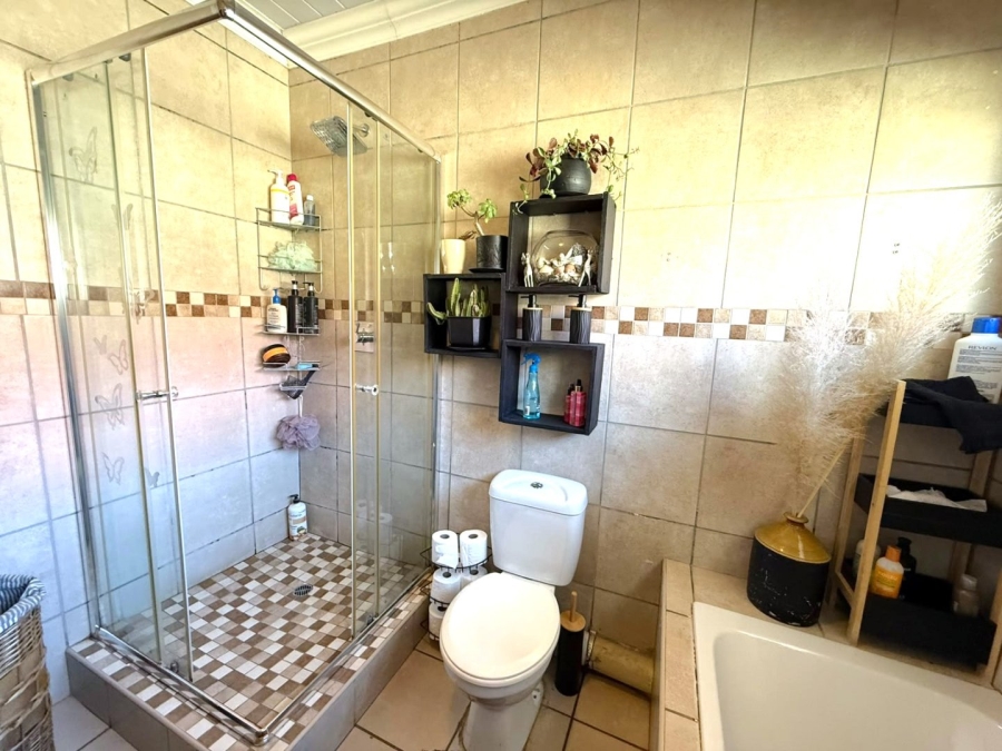5 Bedroom Property for Sale in Hospitaalpark Free State